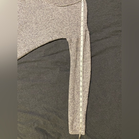 Old Navy V Neck Sweater - Picture 4 of 4